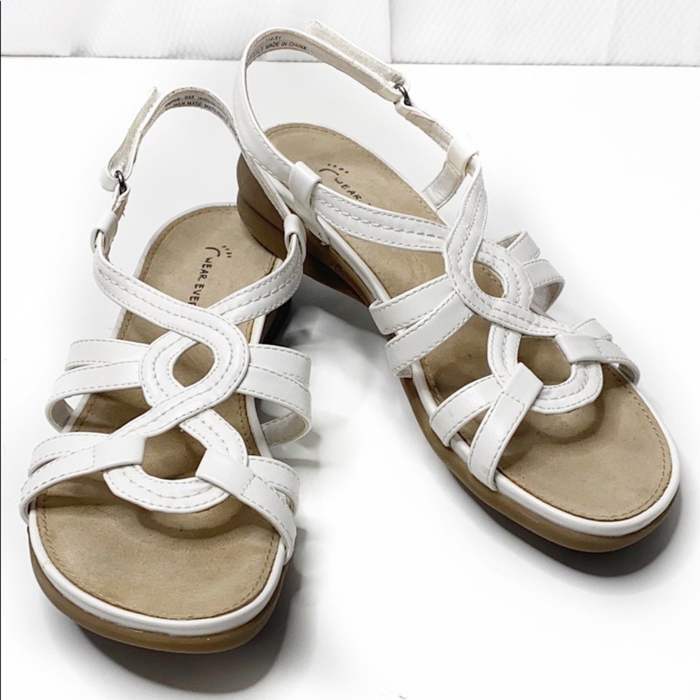 Wear Ever By Bare Traps white Sandals 9